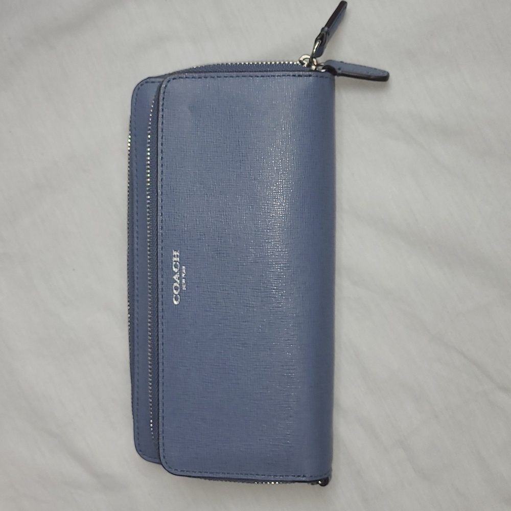 COACH NWT Cornflower Blue Double zip Wallet Phone Holder - Picture 2 of 7